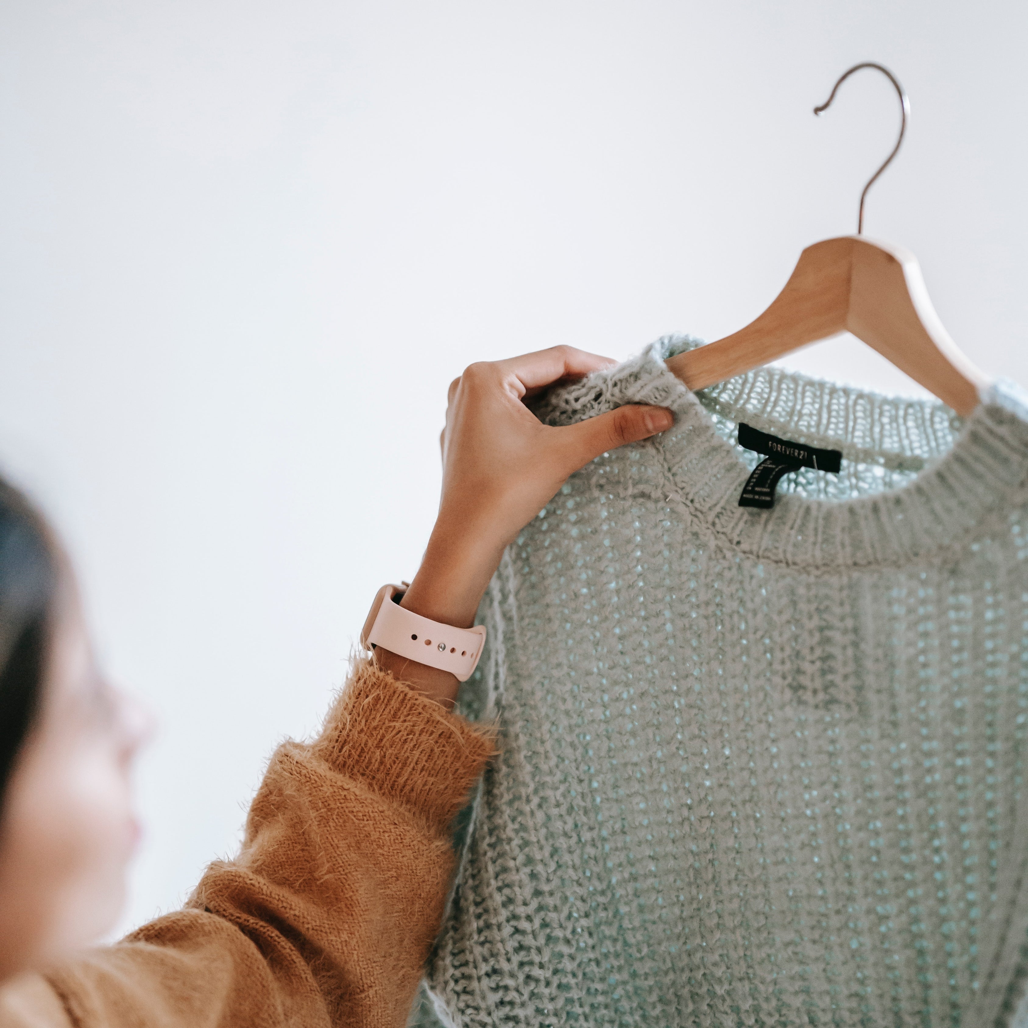Stylist's Guide to Building a Fall Capsule Wardrobe – lookingGLASS