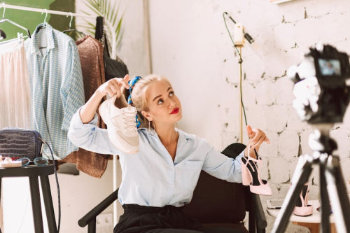 Why Busy Women Turn to Text and Video Stylists for Everyday Outfits