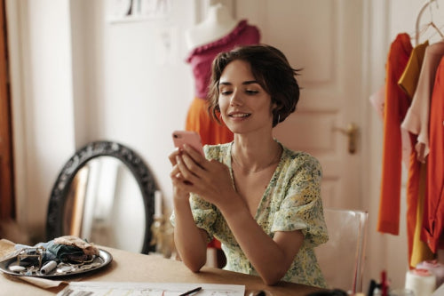 Virtual Consultations Provide Fashion Guidance Without New Purchases