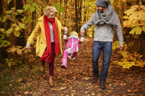 Seasonal Themes for Family Photo Outfits