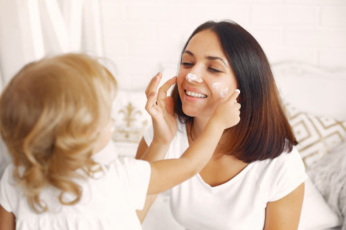 Natural Skincare Tips for Busy Moms on the Go