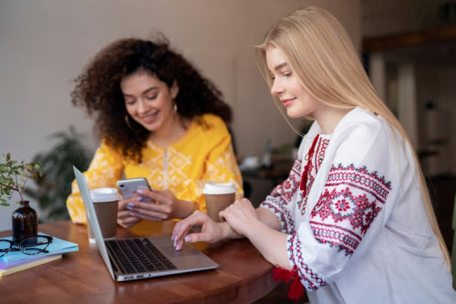 How Digital Stylists Build Long-Term Client Relationships Through Instant Access