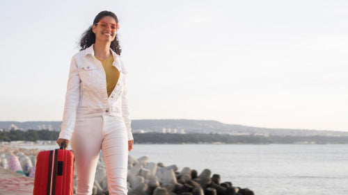 How to Dress for Holiday Travel: Comfortable Yet Fashionable Outfits